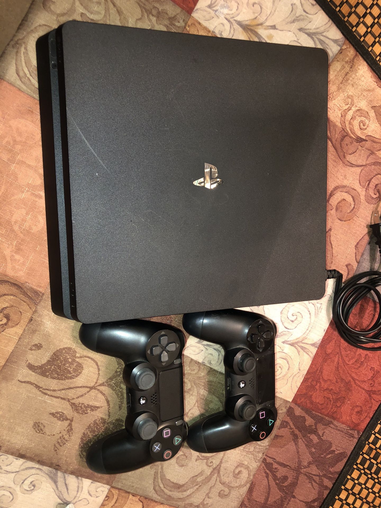 Ps4 & 2 Controllers