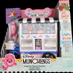 Disney Munchlings Candy Cart Playset. 
