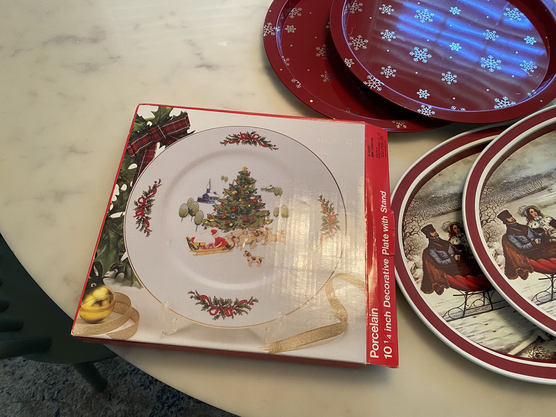 Christmas Plate And 4 Trays