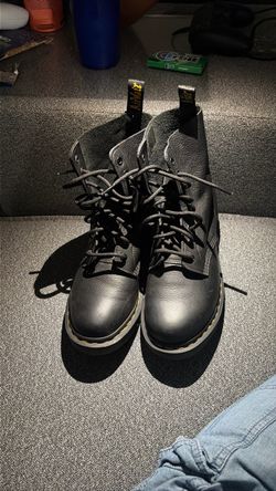Doc Martens Women’s 9