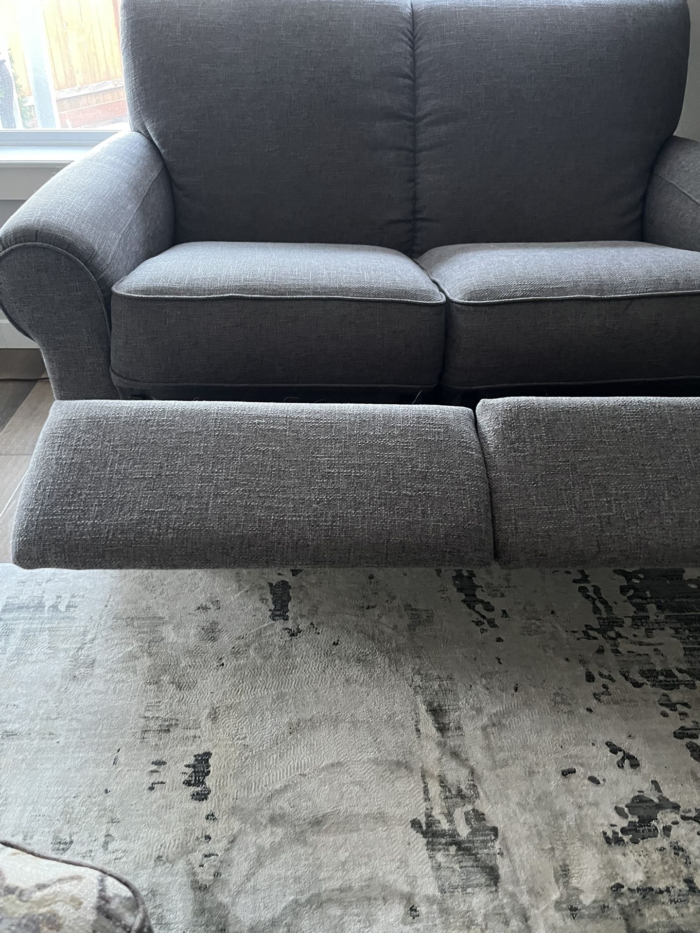Bennett Duo Reclining Loveseat (s) -Like New