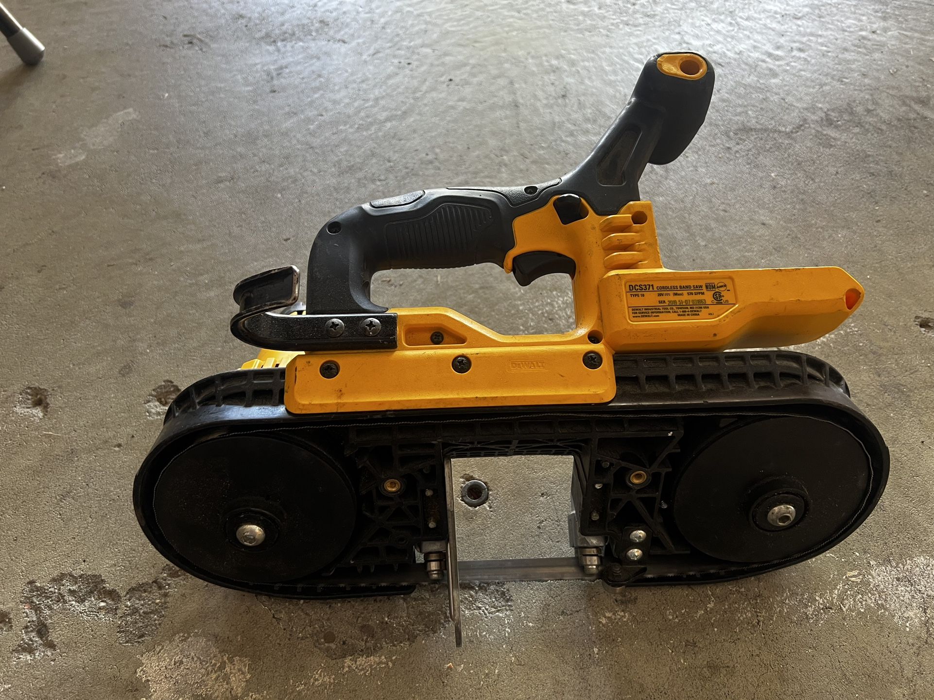 DEWALT - DCS371 20V Portable Band Saw