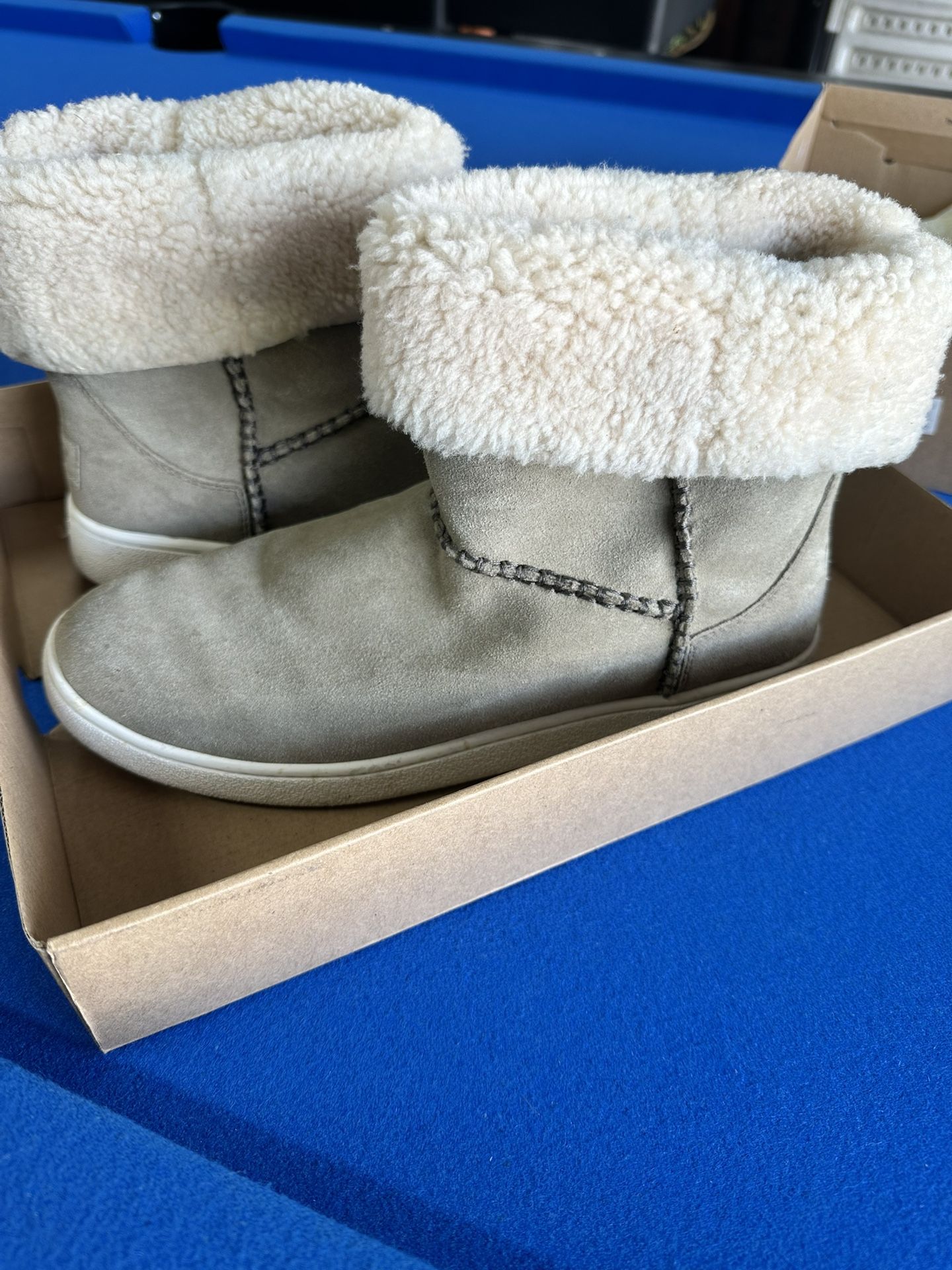 UGG Mika Classic Sneakers – Women’s Size 10
