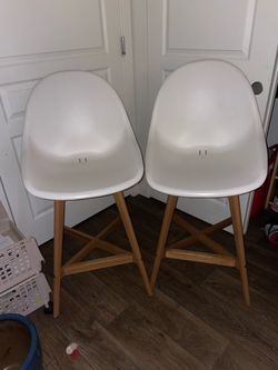 White bar stools (set of 2)