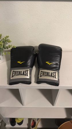Boxing gloves