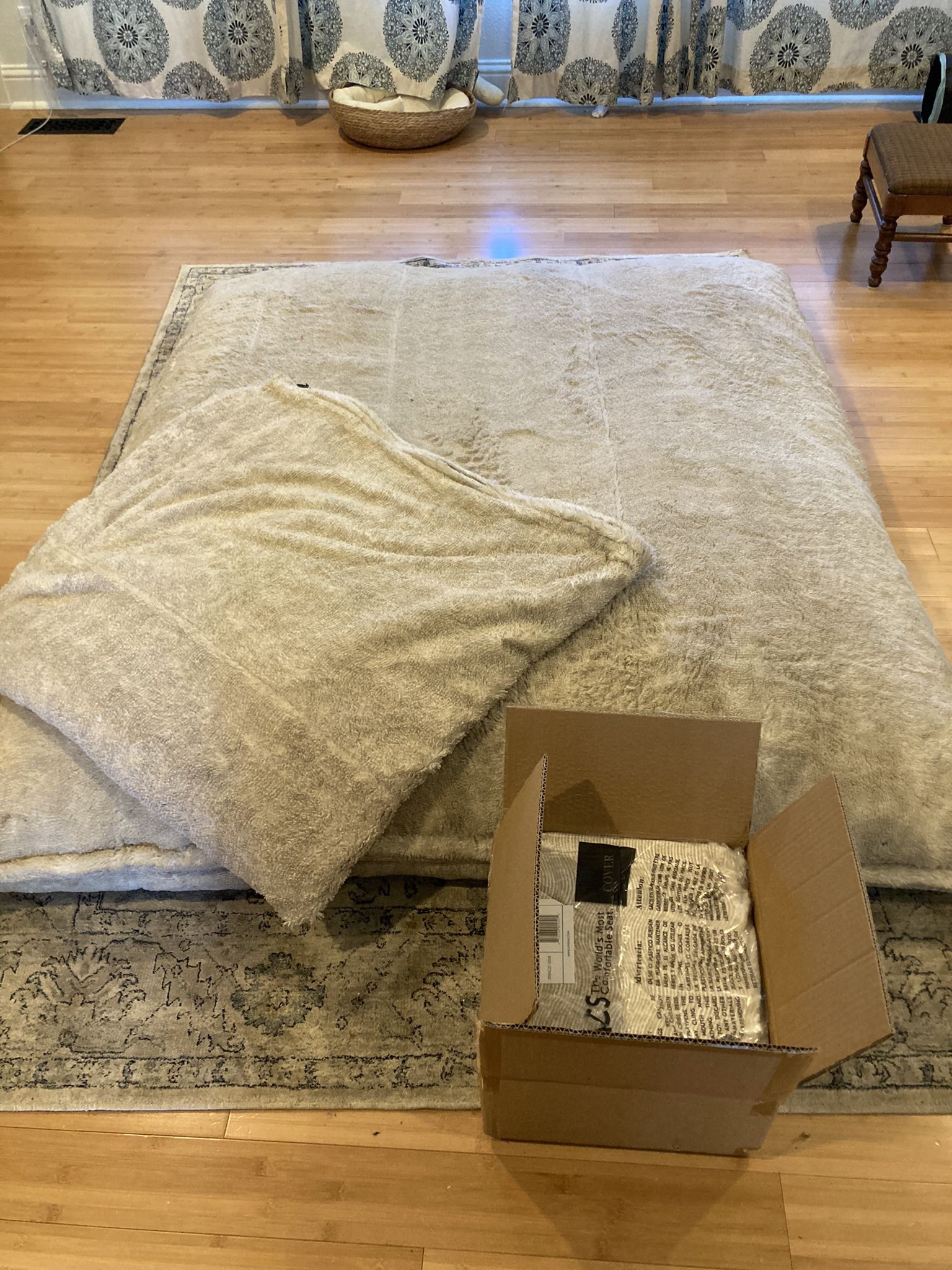 Lovesac Pillow With (3) Covers