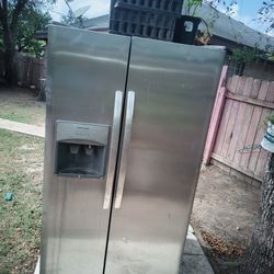 Frigidaire Fridge 