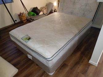 Nice Comfortable Queen Mattress with Box Spring (no box spring)