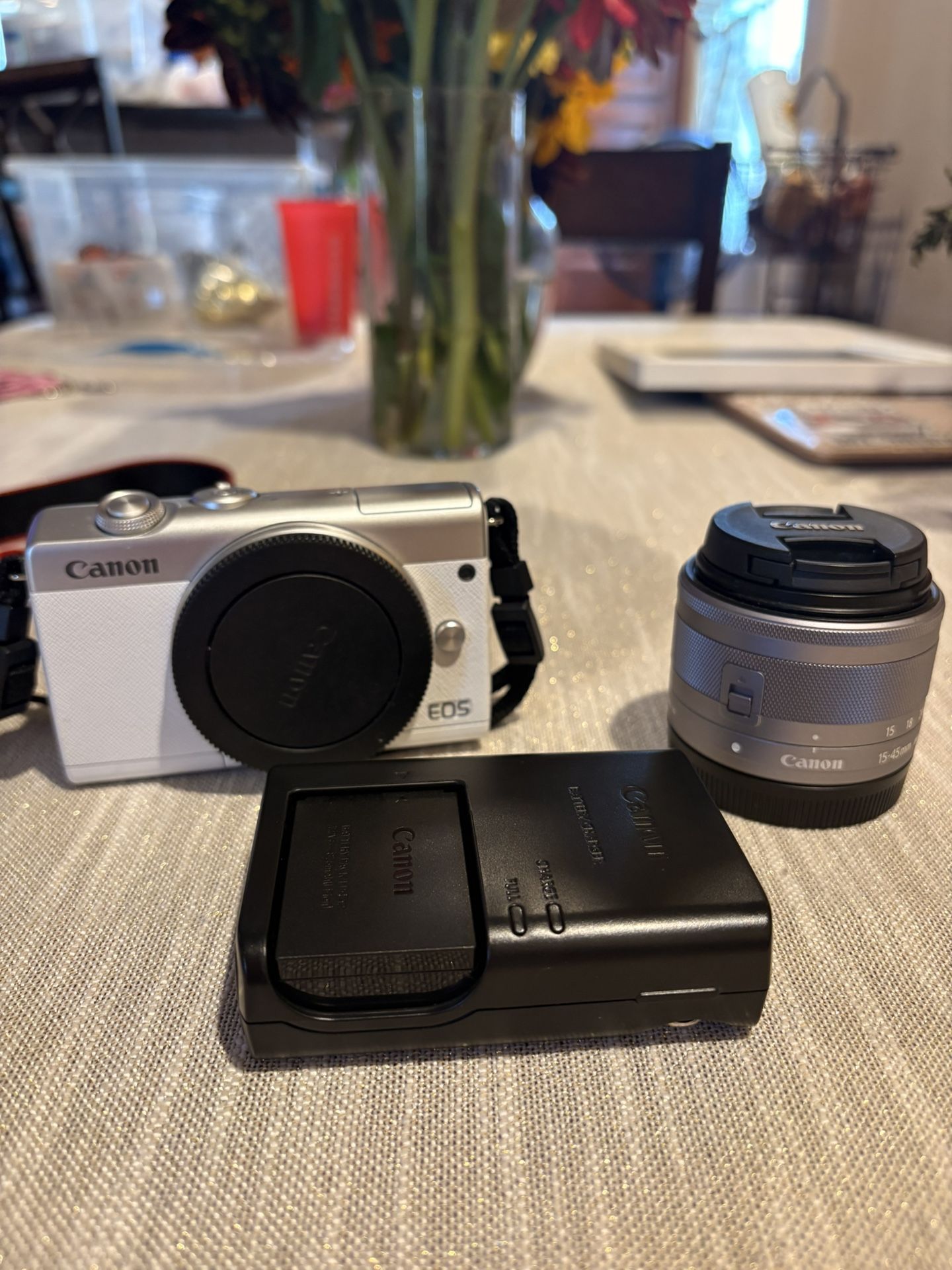 Canon EOS M200