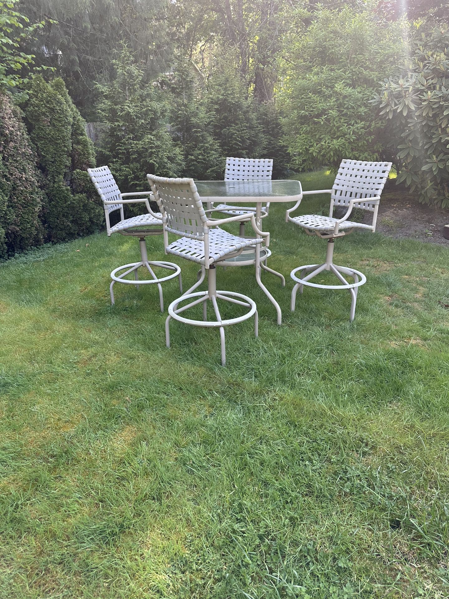 OUTDOOR PUB / HIGHTOP TABLE WITH SWIVEL CHAIRS 