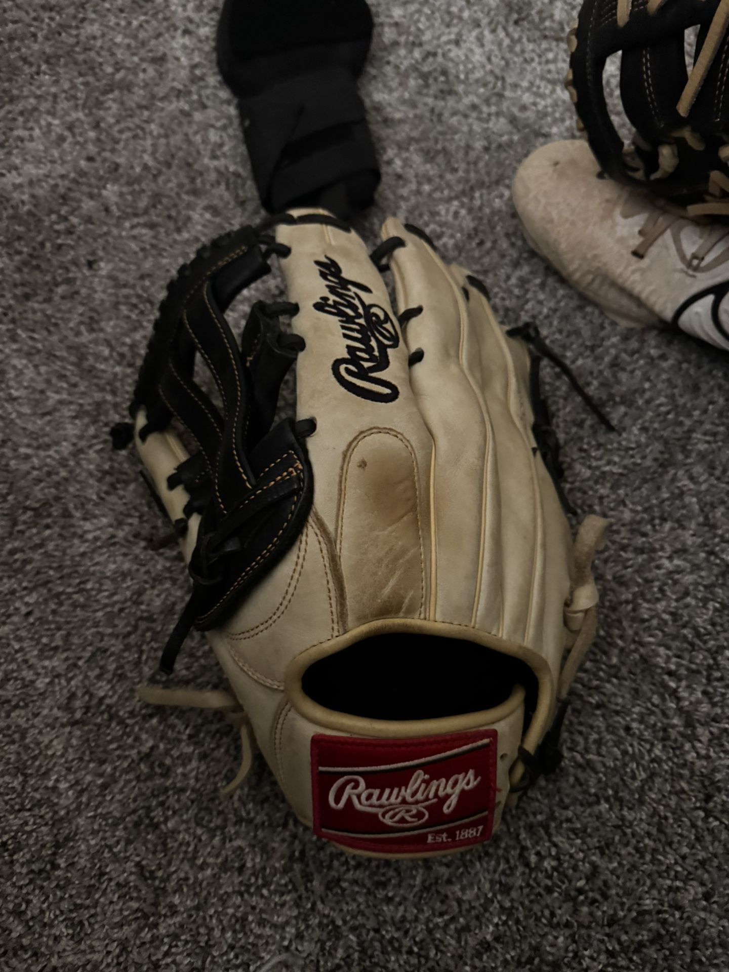 Rawlings 12.75’ GG Elite Series Glove (Left Hand Throw)