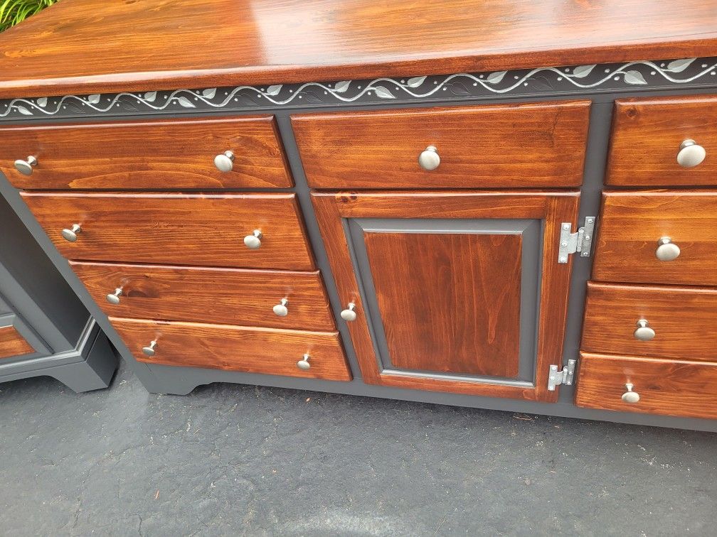 Solid Wood Kincaid Bedroom Set