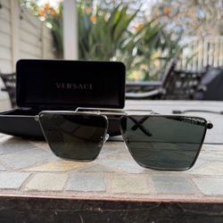 Versace Men’s Sunglasses Silver Frame New