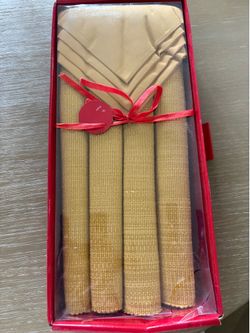 Complete set of matching Placemats (4) and Napkins (4)-NEW in Box-Gold Metallic