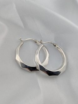 925 Sterling Silver Lovely Facet Cut Silver Hoop Earrings.