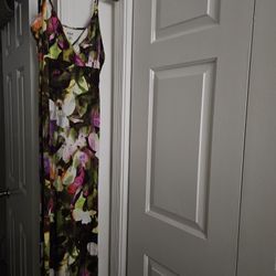 VARIETY OF COLOR MAXI DRESS SIZE MEDIUM
