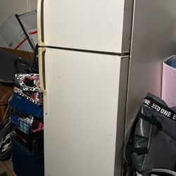 GE Refrigerator 