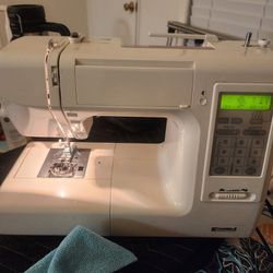 Kenmore/Janome Computerized Sewing Machine