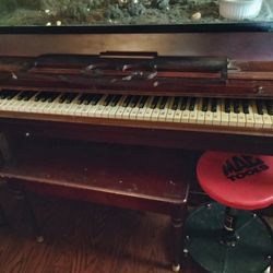 Spinet Piano 