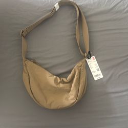 uniqlo mini shoulder bag 