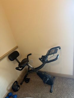 Exercise bike with arm workout option