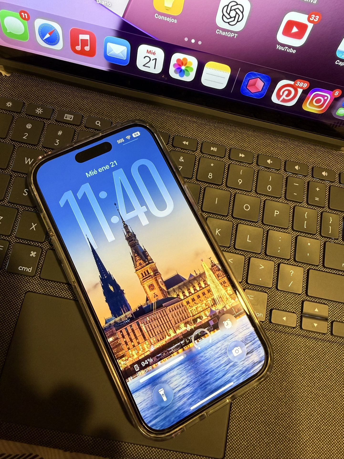 iPhone 15 256GB (UNLOCKED)