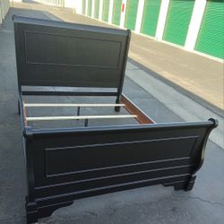 QUEEN BLACK WOOD BED FRAME  