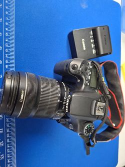 Canon EOS 70D SLR camera