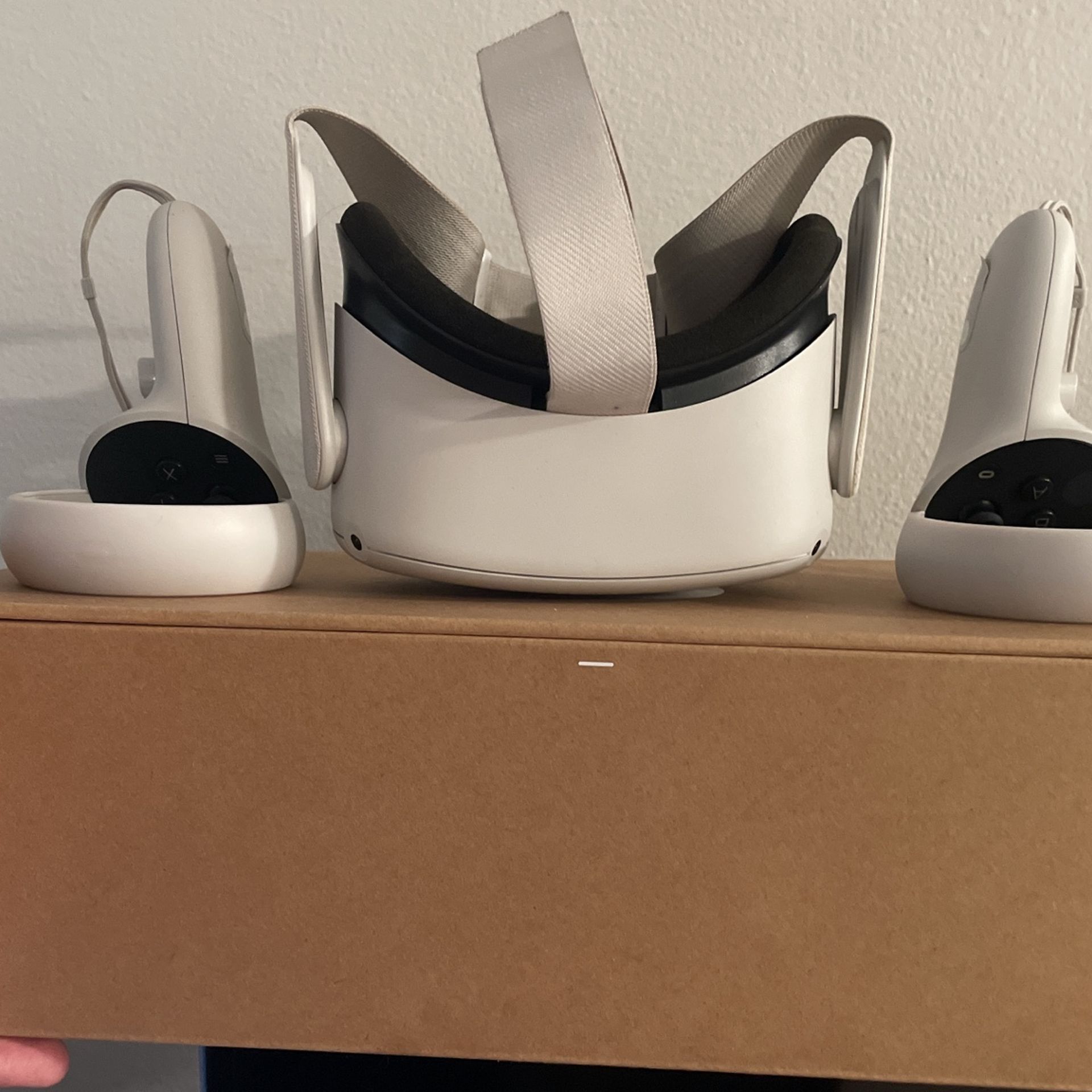 Oculus Quest 2 256GB Used (Great Condition)