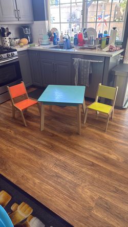 Kids Table and 2 Chairs Set