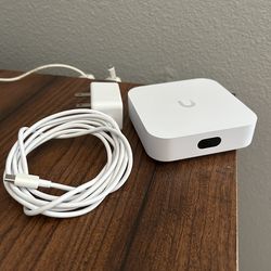 UniFi express cloud gateway with WiFi 6 - UX