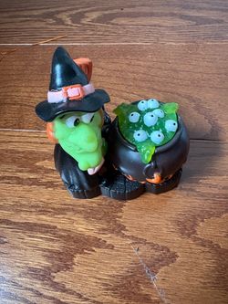Vintage 1991 Bee Toys Halloween Witch Cauldron Figurine Plastic PVC Cake Topper