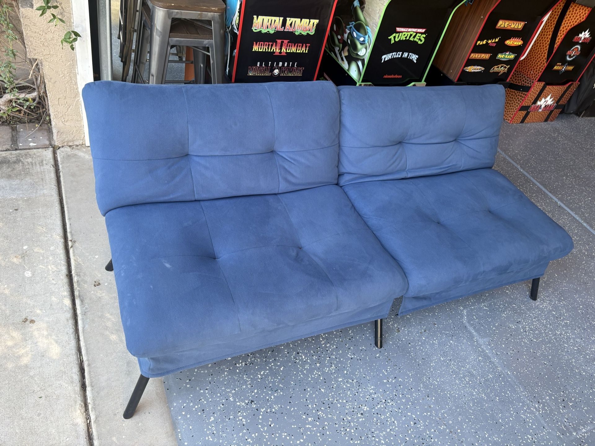 FUTON COUCH