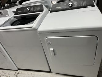 Whirlpool washer and dryer set (NEW) Open box