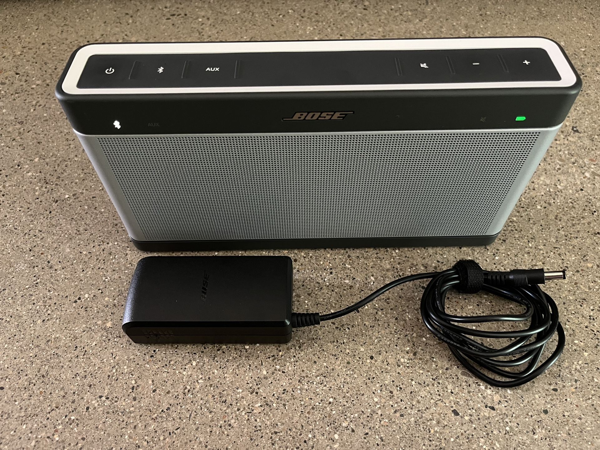 Bose SoundLink III Bluetooth Speaker (Model 414255)