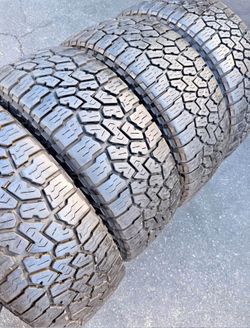 285/70/17 Falken 📍📍 Vendo un set de llantas con 80% de vida las 4 📍🌟