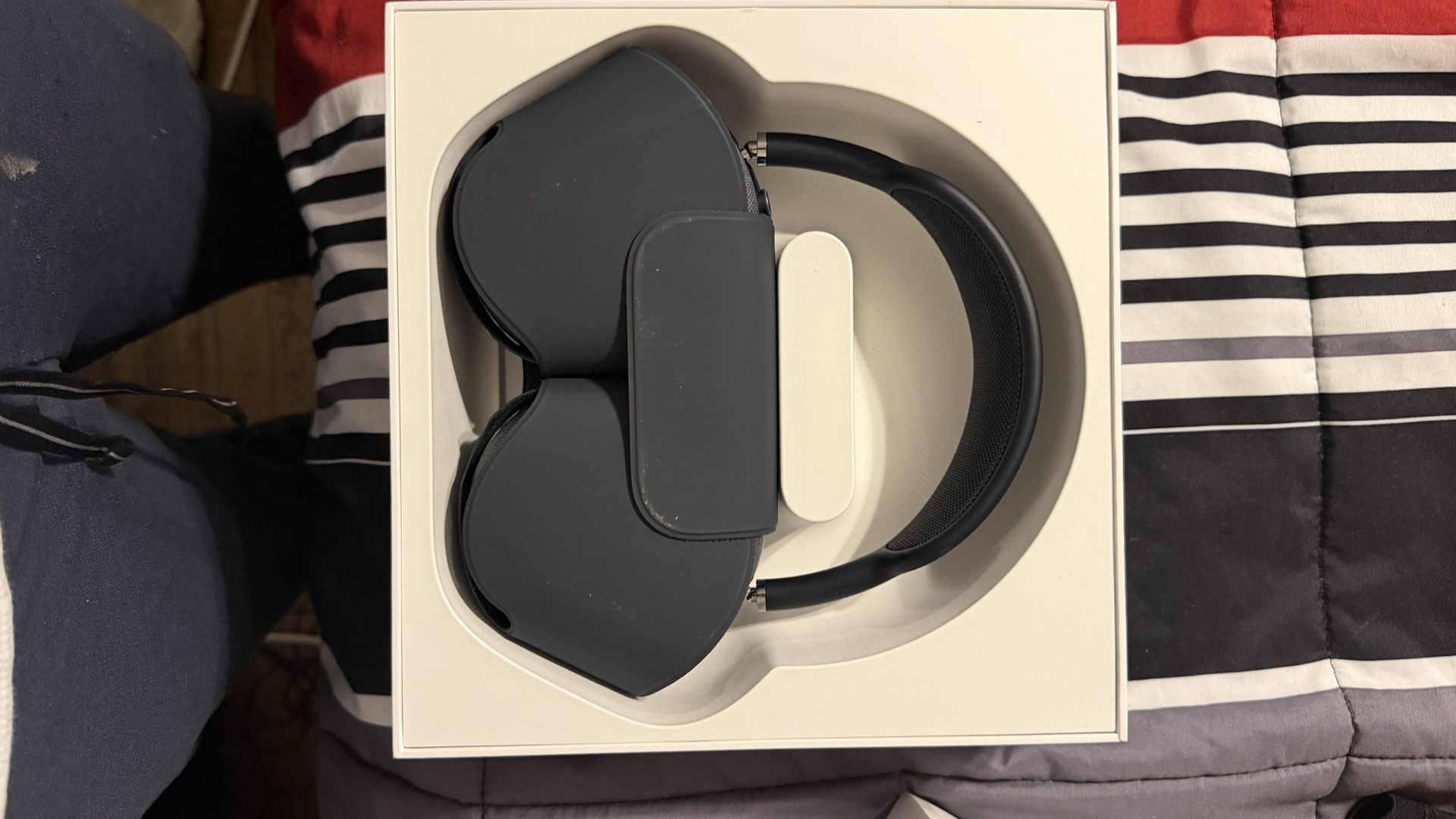 AirPod Max Midnights 