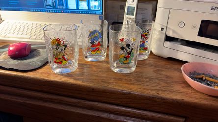 Set of mint vintage Walt Disney collectible glassware