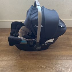 Nuna Car seat 