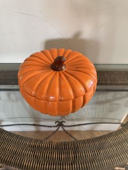 Large Ceramic Pumpkin Bowl  Asking $20 Firm 