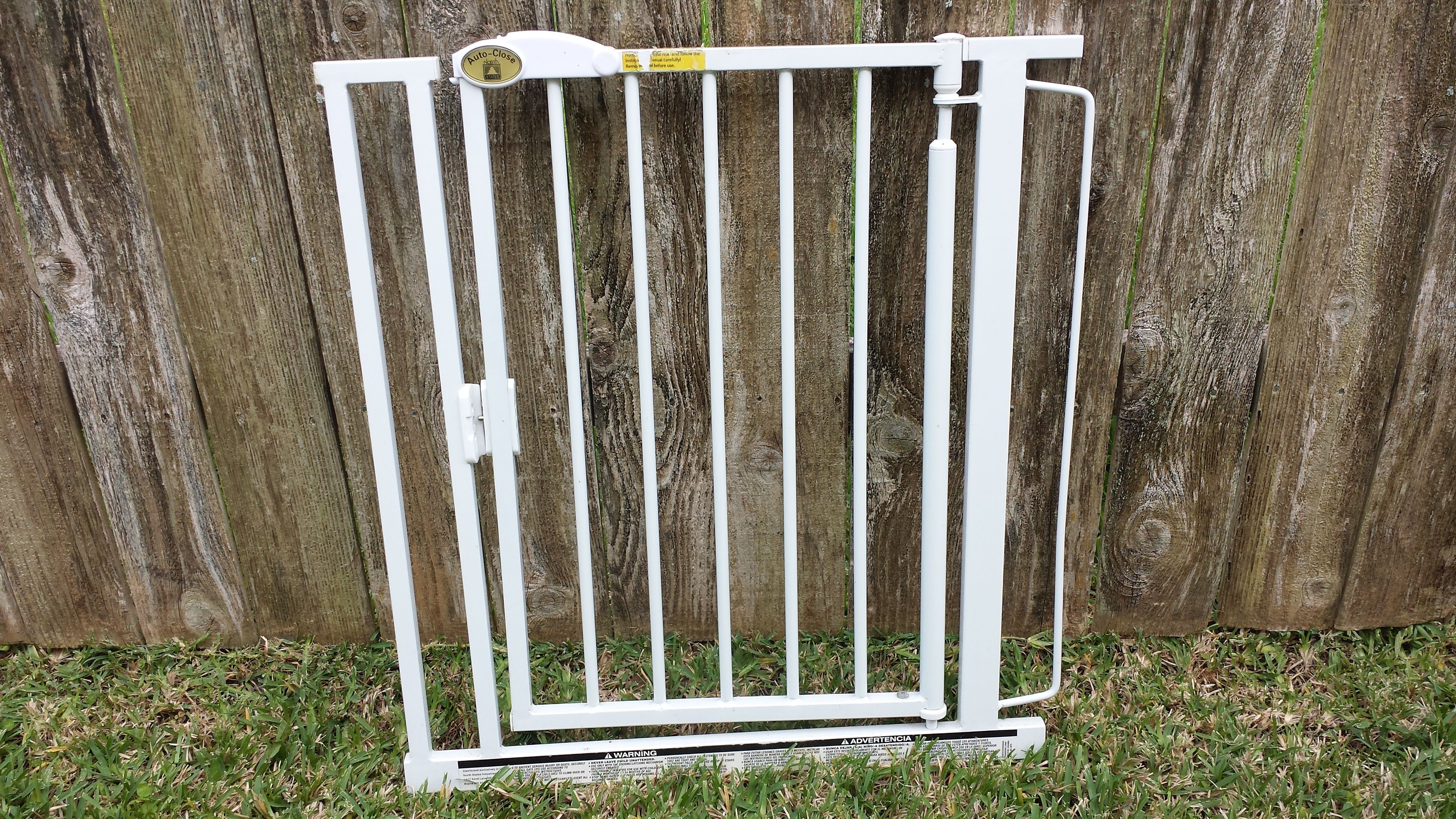 Auto closing baby gate - ONE remaining