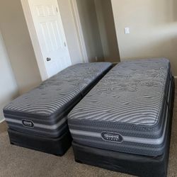2 TWIN XL BEAUTYREST BLACK MATTRESS AND FREE BOX SPRINGS 