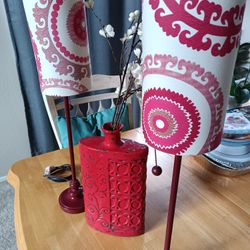 Red lamp decor set Target 3 pieces 2 table lamps and 1 red vase

Condition is used, some wear present, especially on the inside is the lamp shade of o
