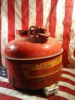 VINTAGE. EAGLE 2.5 GAL.24 GAUGE SAFETY CAN MADE IN U.S.A. @ C&G's ANTIQUES EVERETT,WA 98201