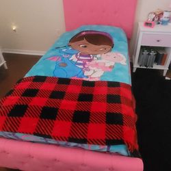 Girls Twin Bedroom Set – Pink & White