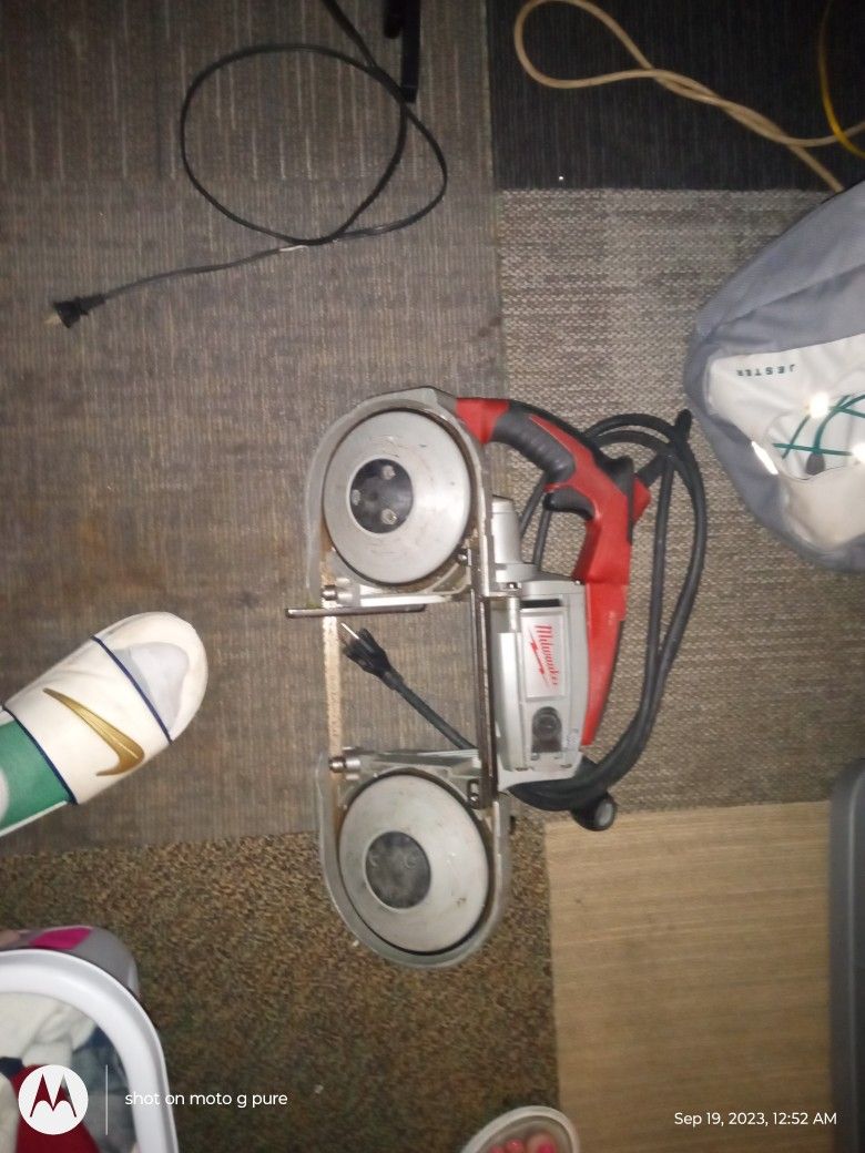 Milwaukee Handheld Band Saw