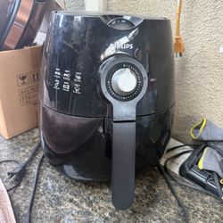 Black Philips air fryer HD9226.