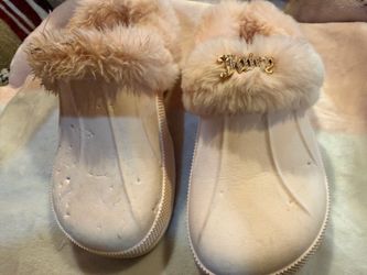 Juicy Couture size 1 slippers