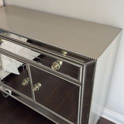 MIRROR NIGHTSTAND PICK UP TODAY