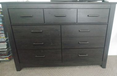Signature Design By Ashley Annifern Dresser for Sale in San Bernardino CA OfferUp